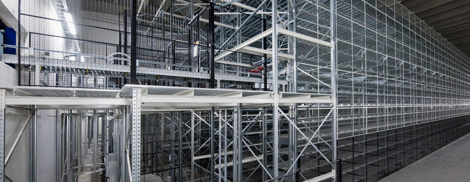 Automated storage system accelerating warehouse processes